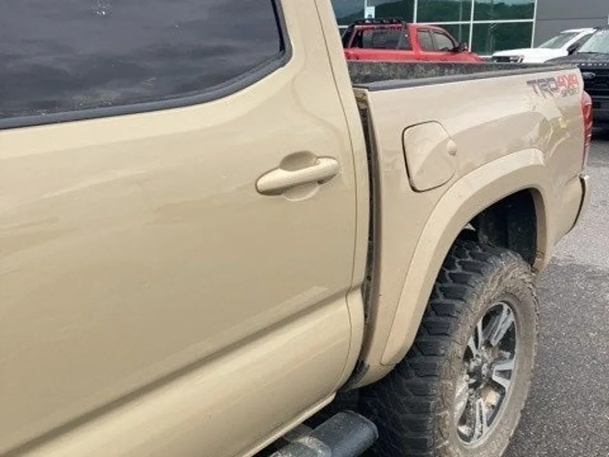 2017 Toyota Tacoma TRD Sport photo 1