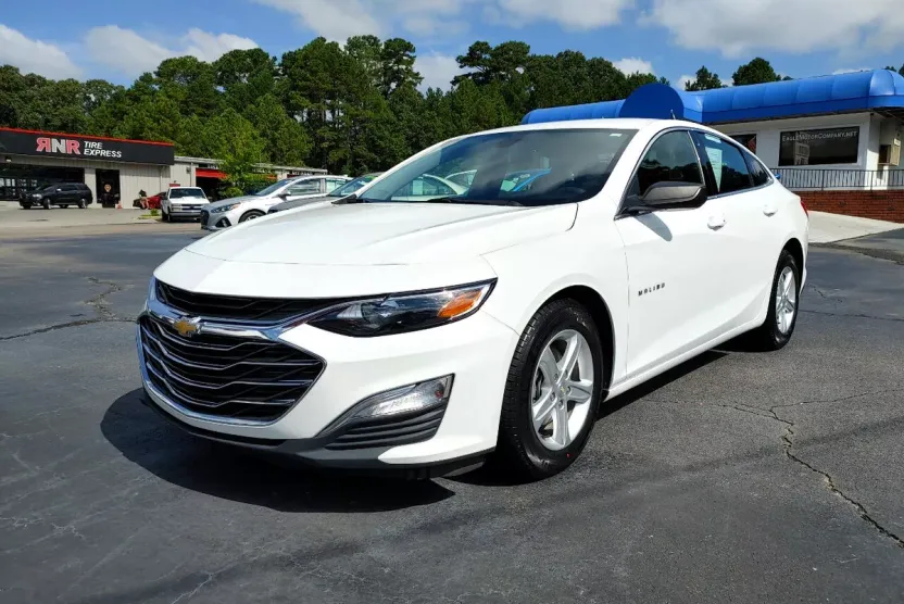 2022 Chevrolet Malibu LS photo 1
