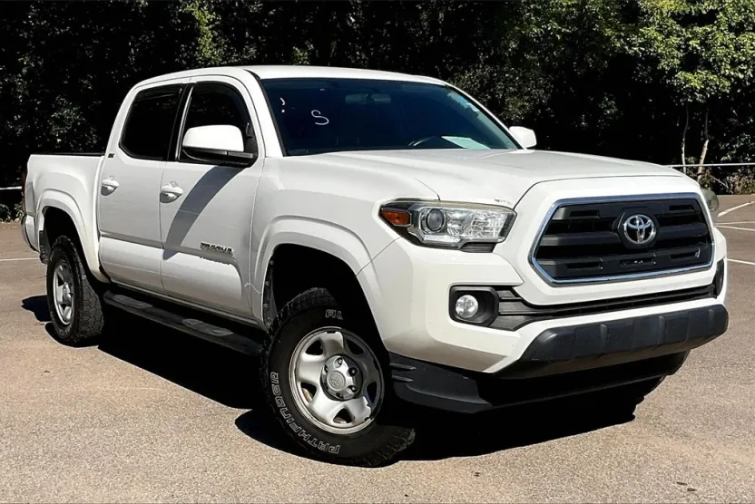 2016 Toyota Tacoma SR5 V6 photo 1