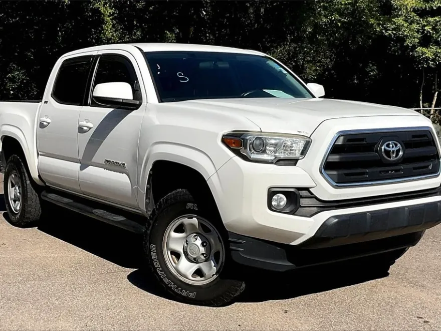 2016 Toyota Tacoma SR5 V6 photo 1
