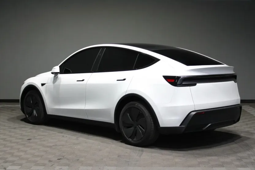 2026 Tesla Model Y Long Range photo 1
