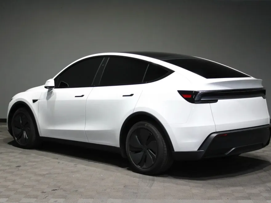 2026 Tesla Model Y Long Range photo 1