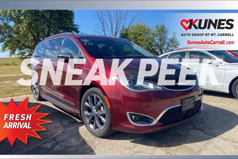 2017 Chrysler Pacifica Limited photo 1