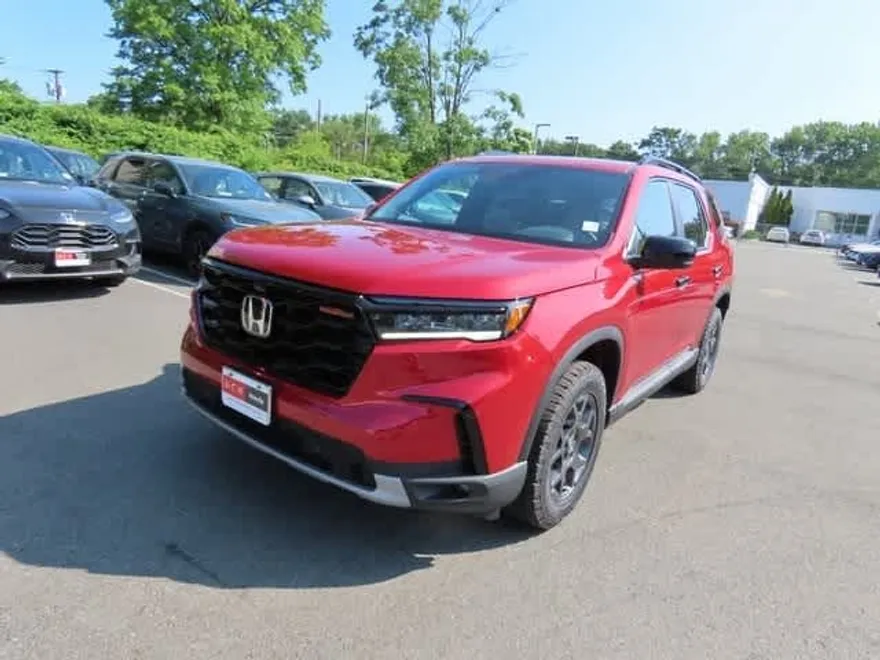 2025 Honda Pilot TrailSport photo 1