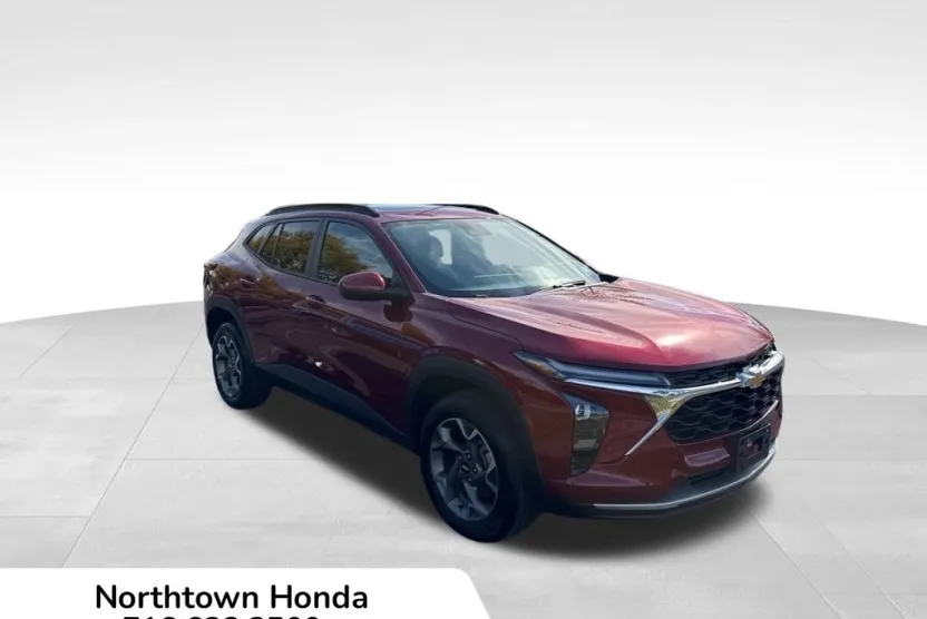2024 Chevrolet Trax LT photo 1