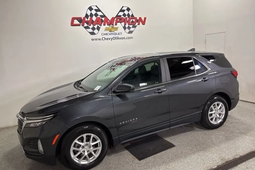 2022 Chevrolet Equinox LT photo 1