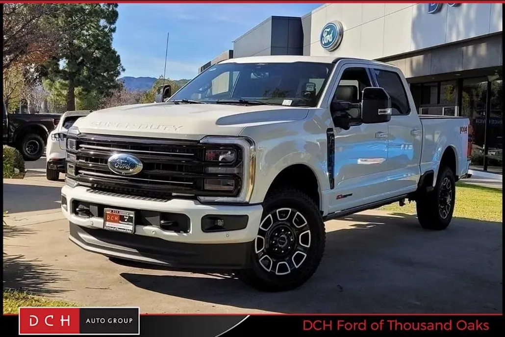 2025 Ford F-250 Platinum photo 1