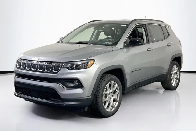 2022 Jeep Compass Latitude Lux photo 1