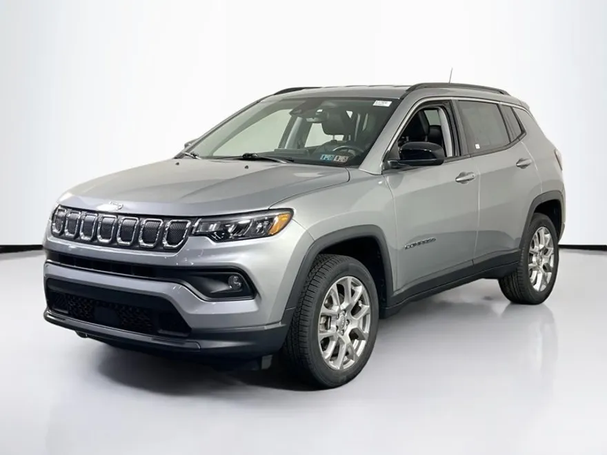 2022 Jeep Compass Latitude Lux photo 1