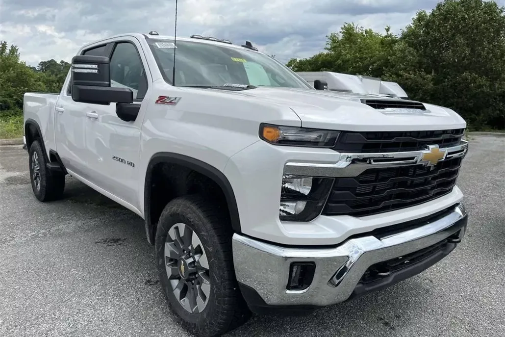 2024 Chevrolet Silverado 2500HD LT photo 1