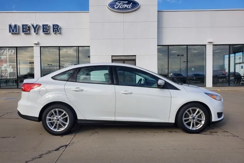 2016 Ford Focus SE photo 1
