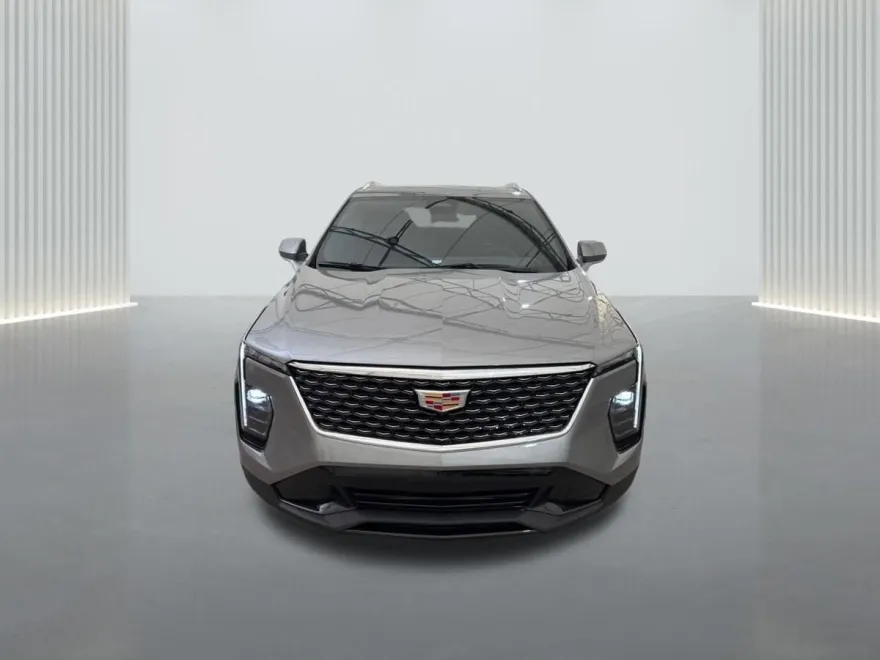 2025 Cadillac XT4 Premium Luxury photo 2