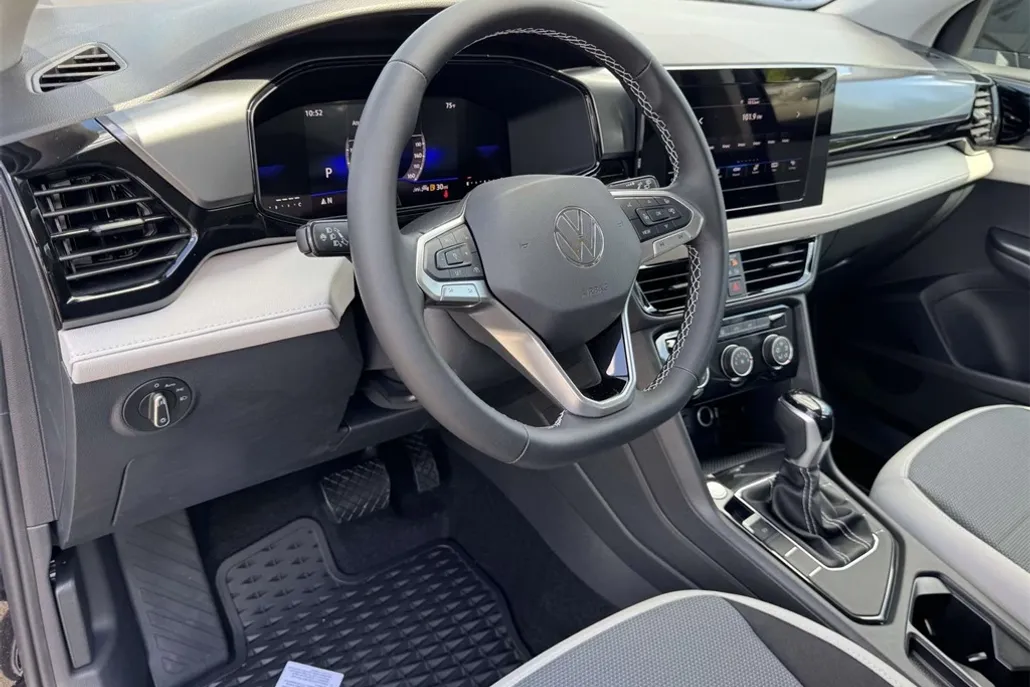 2025 Volkswagen Taos S photo 1