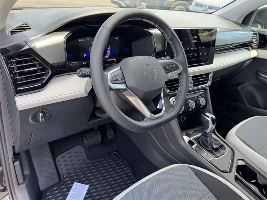 2025 Volkswagen Taos S photo 1