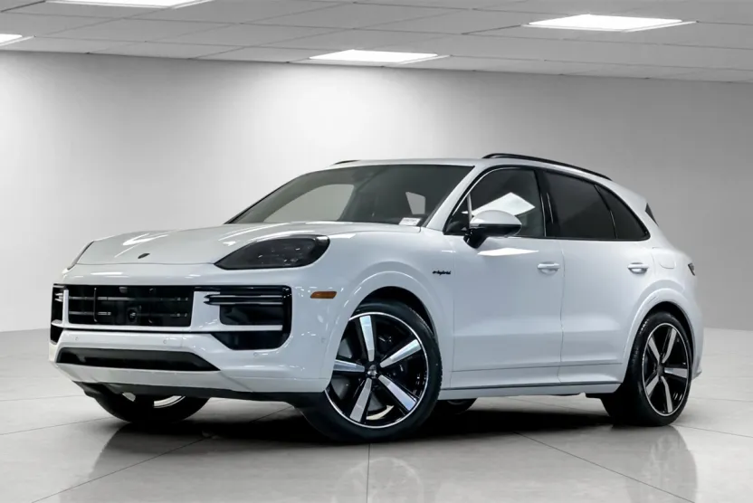 2025 Porsche Cayenne Turbo E-Hybrid photo 1