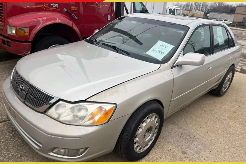 2002 Toyota Avalon XL photo 1