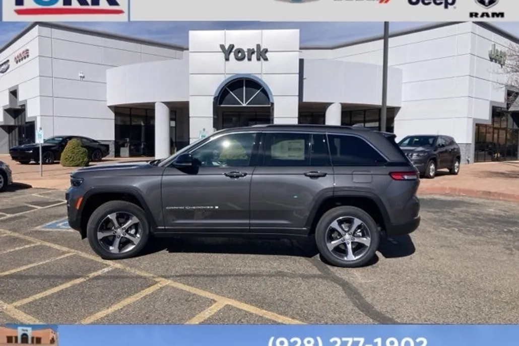 2025 Jeep Grand Cherokee Limited photo 1