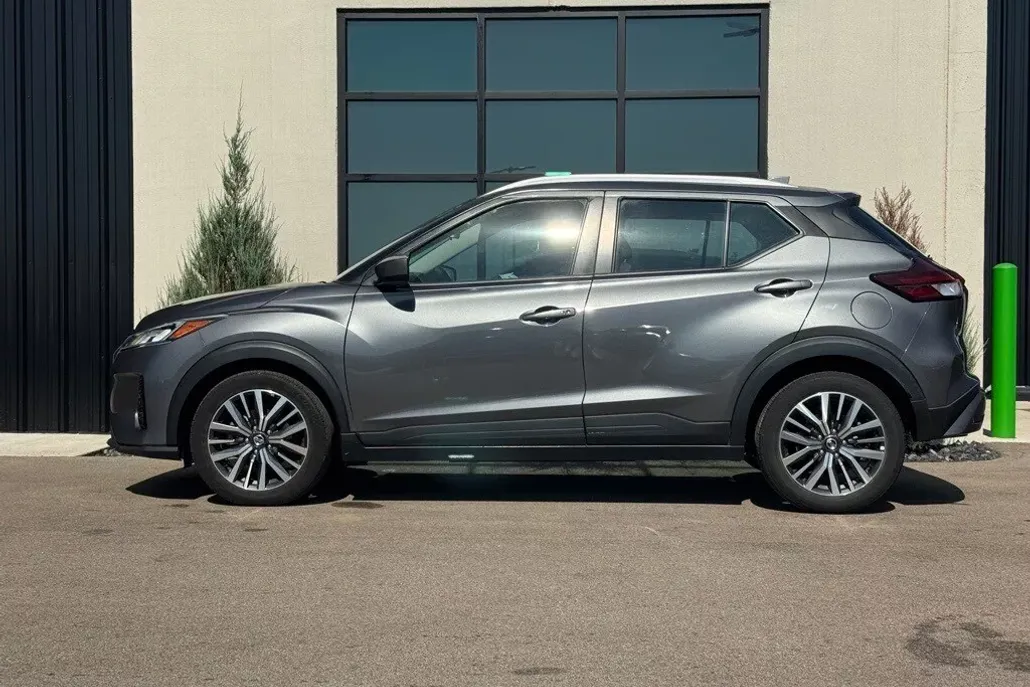 2021 Nissan Kicks SV photo 1
