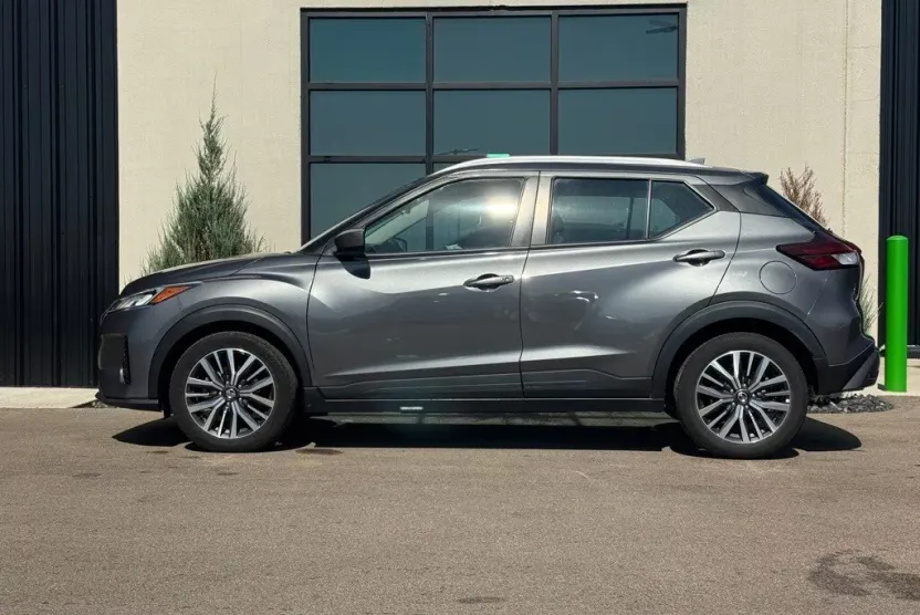 2021 Nissan Kicks SV photo 1
