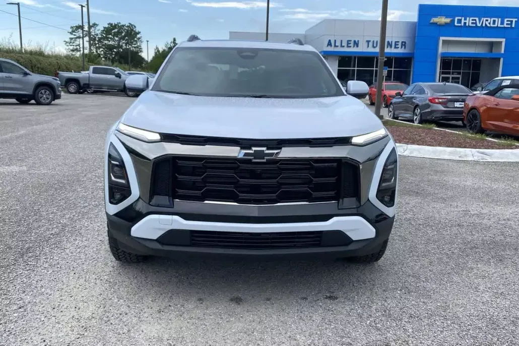 2026 Chevrolet Equinox ACTIV photo 1