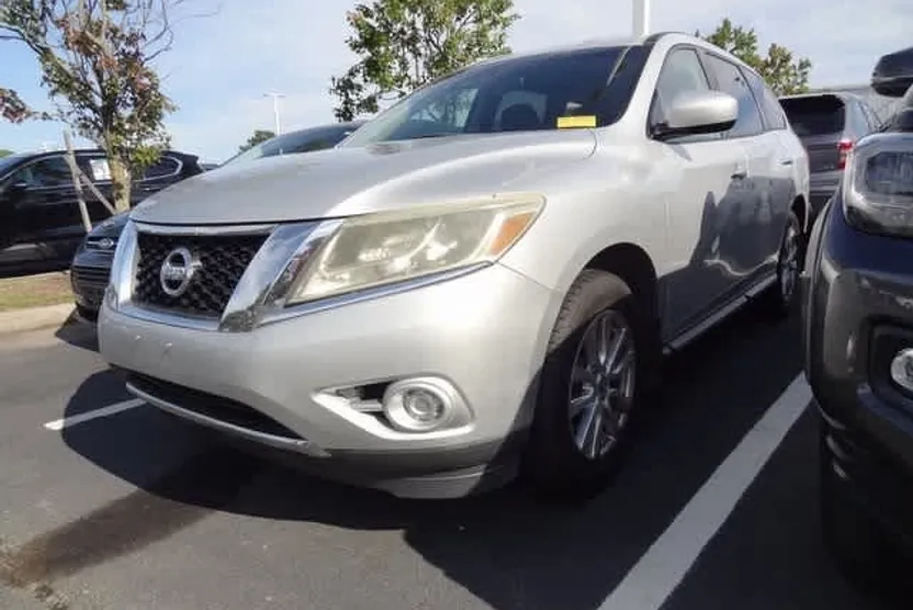 2013 Nissan Pathfinder S photo 1