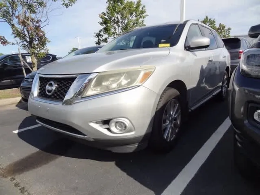 2013 Nissan Pathfinder S photo 1