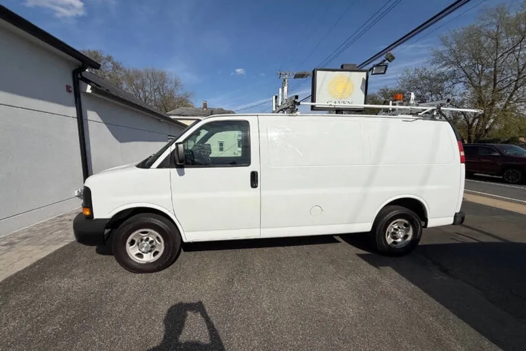 2015 Chevrolet Express 2500 Cargo Van photo 1