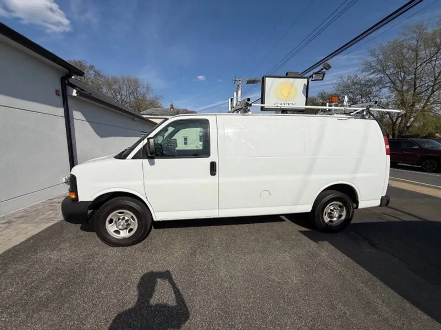 2015 Chevrolet Express 2500 Cargo Van photo 1