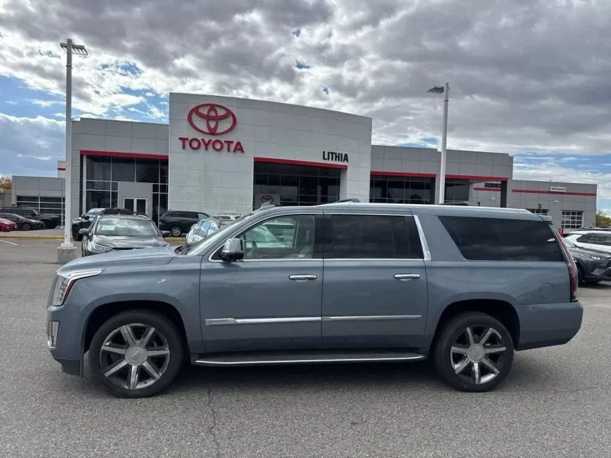 2016 Cadillac Escalade ESV Luxury photo 1