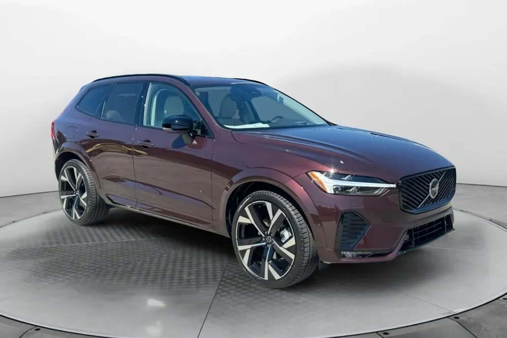2026 Volvo XC60 B5 photo 1