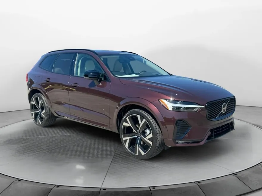 2026 Volvo XC60 B5 photo 1