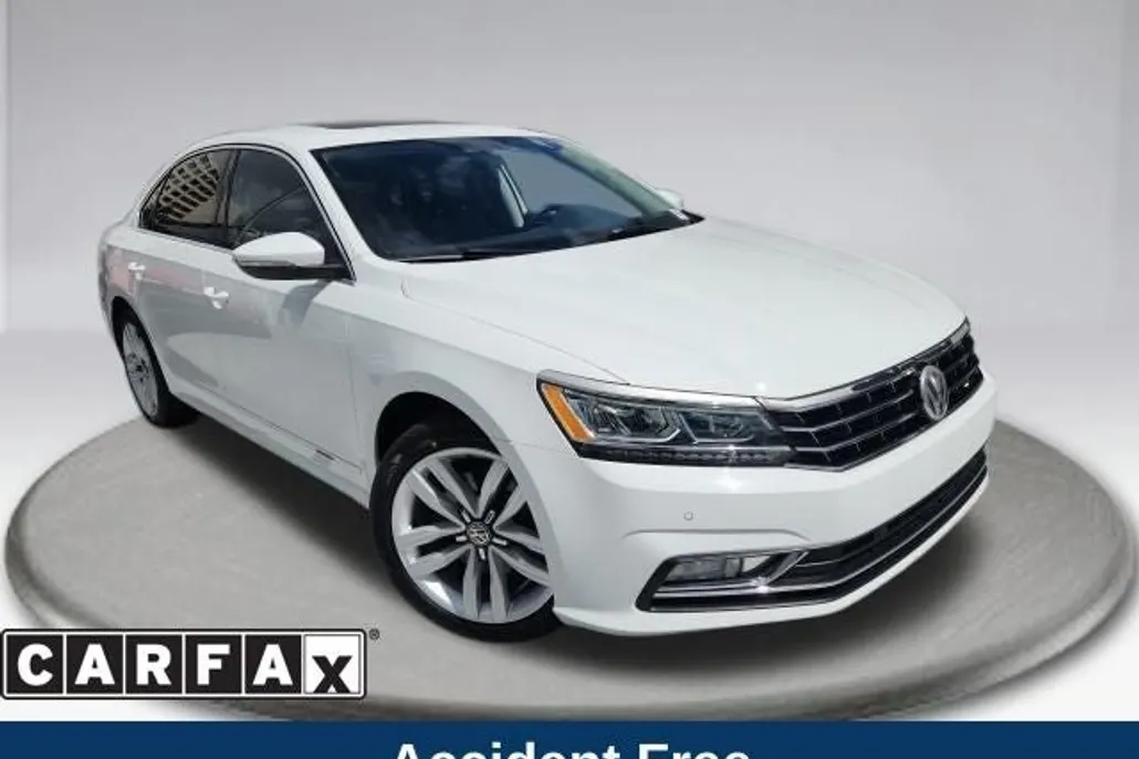 2017 Volkswagen Passat SE photo 1