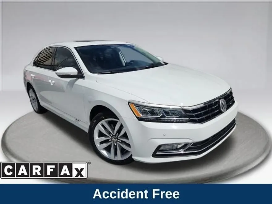 2017 Volkswagen Passat SE photo 1