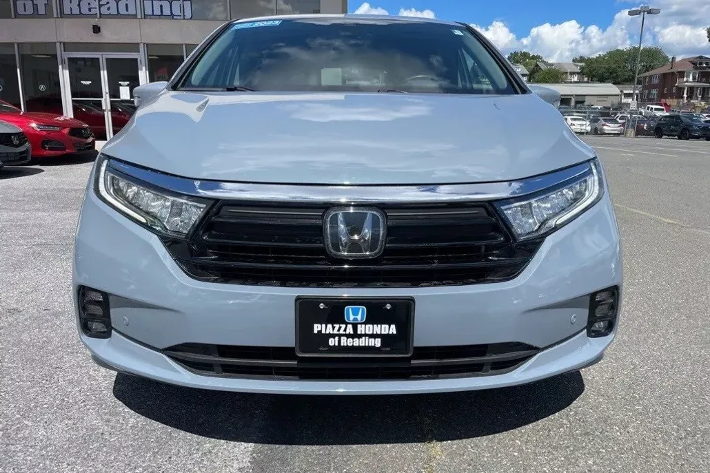 2023 Honda Odyssey Touring photo 1