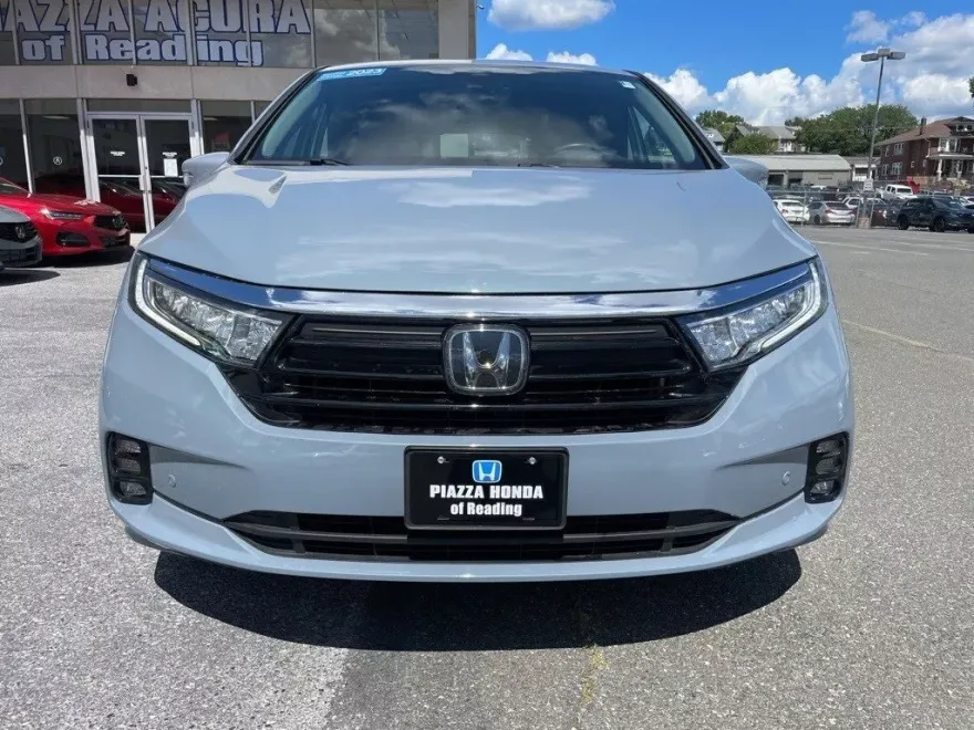 2023 Honda Odyssey Touring photo 1