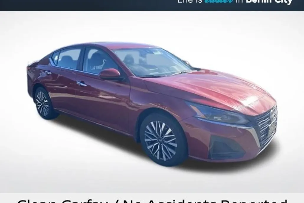 2023 Nissan Altima 2.5 SV photo 1