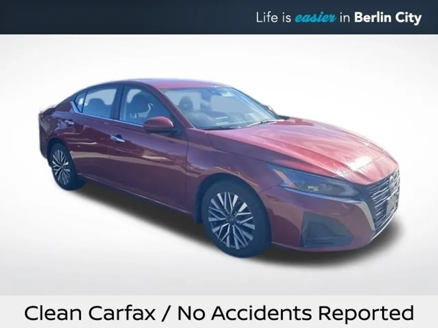 2023 Nissan Altima 2.5 SV photo 1