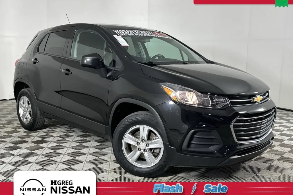 2022 Chevrolet Trax LS photo 1