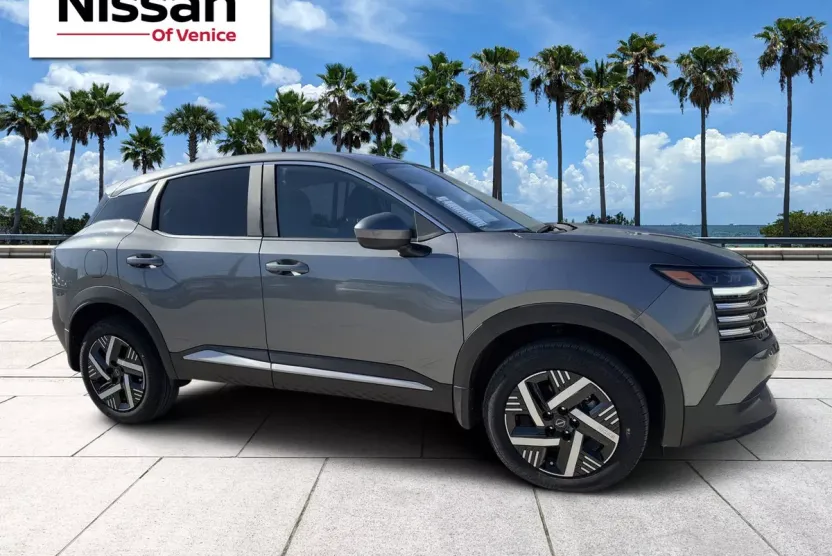 2025 Nissan Kicks SV photo 1