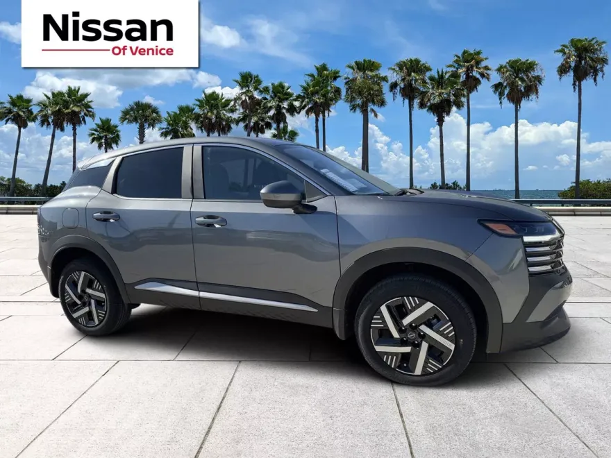 2025 Nissan Kicks SV photo 1