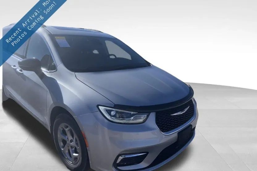 2024 Chrysler Pacifica Limited photo 1