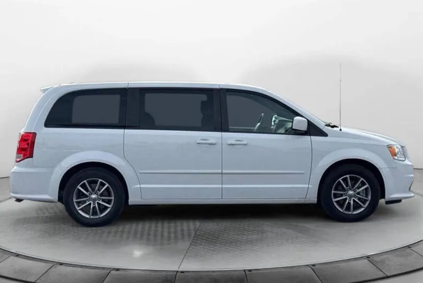 2016 Dodge Grand Caravan SE photo 1