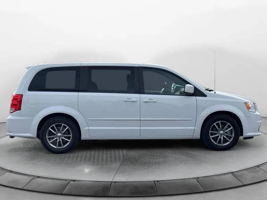 2016 Dodge Grand Caravan SE photo 1