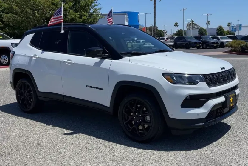 2023 Jeep Compass Altitude photo 1
