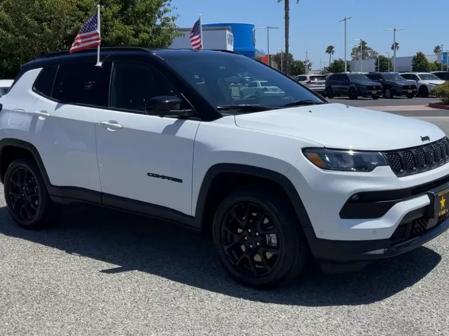 2023 Jeep Compass Altitude photo 1