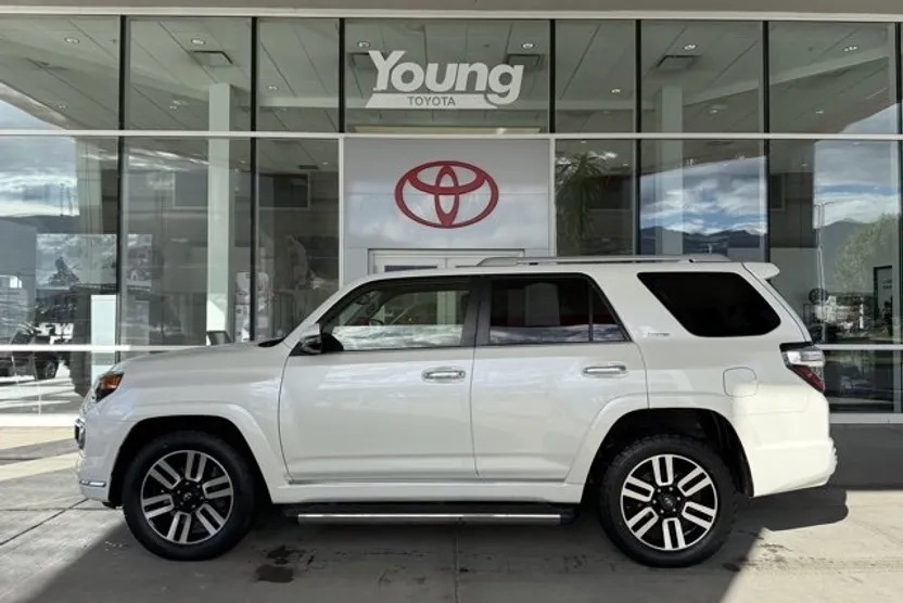 2022 Toyota 4Runner Limited photo 1