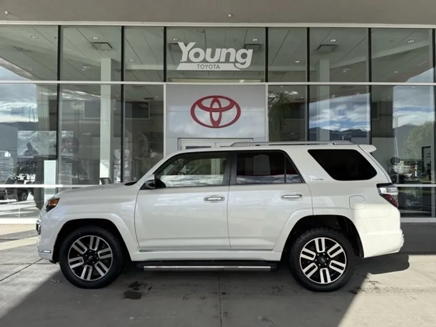 2022 Toyota 4Runner Limited photo 1