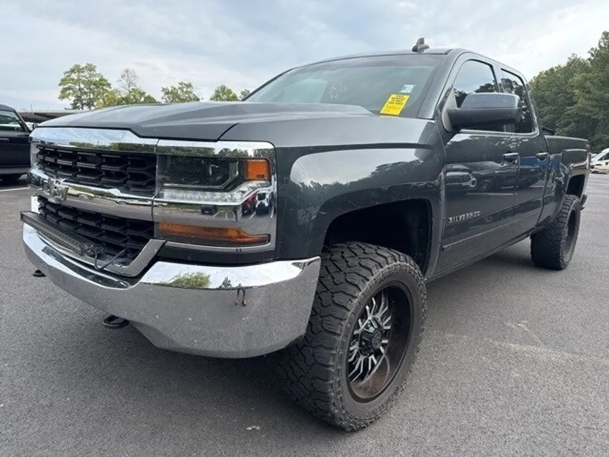 2018 Chevrolet Silverado 1500 LT1 photo 1