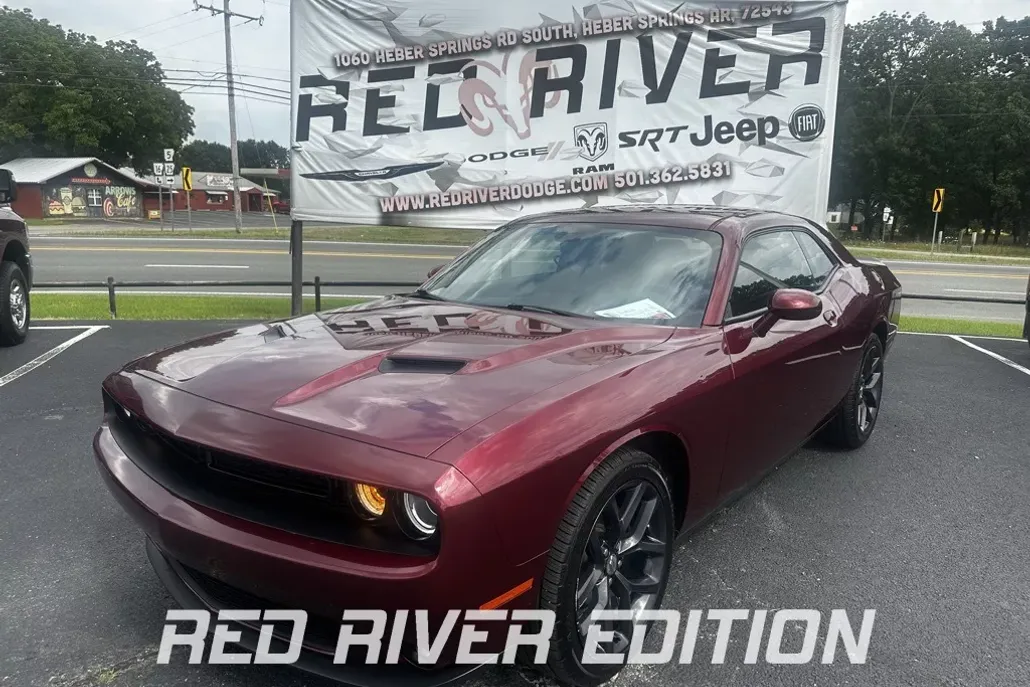 2021 Dodge Challenger SXT photo 1