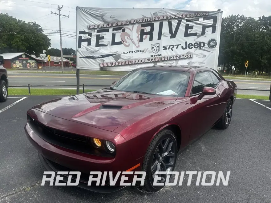 2021 Dodge Challenger SXT photo 1